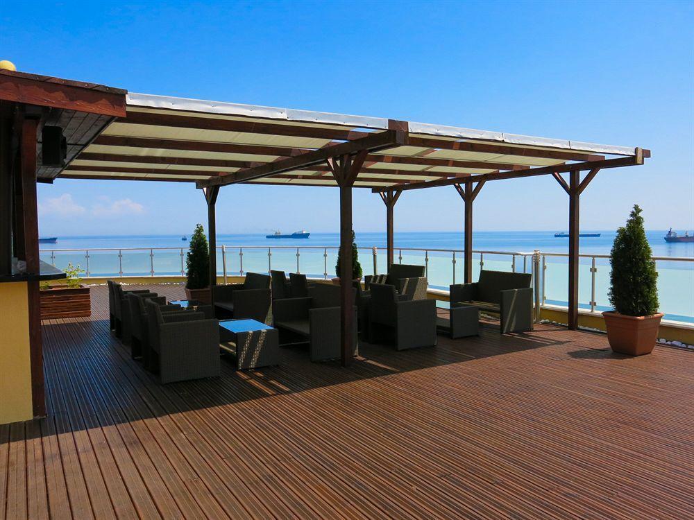 Family Hotel Albizia Beach Varna Bagian luar foto