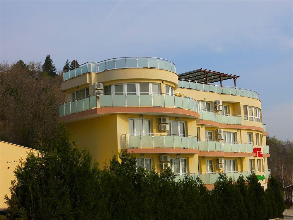 Family Hotel Albizia Beach Varna Bagian luar foto