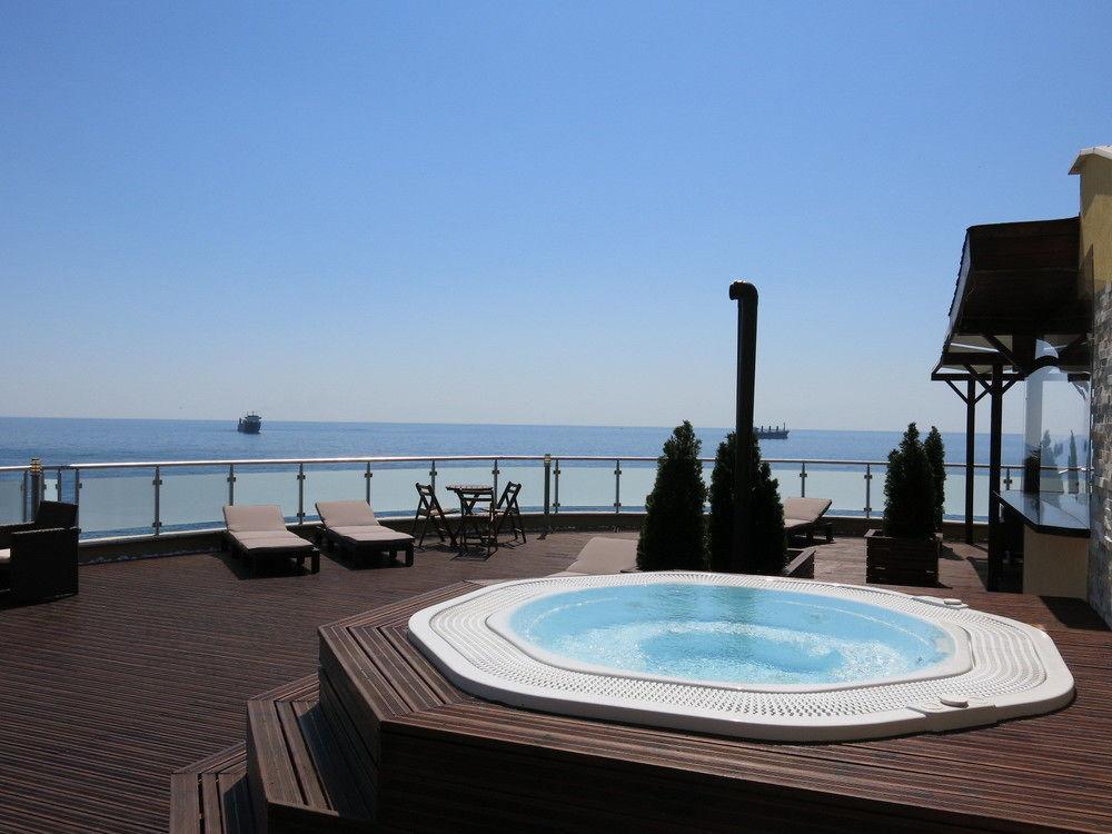 Family Hotel Albizia Beach Varna Bagian luar foto