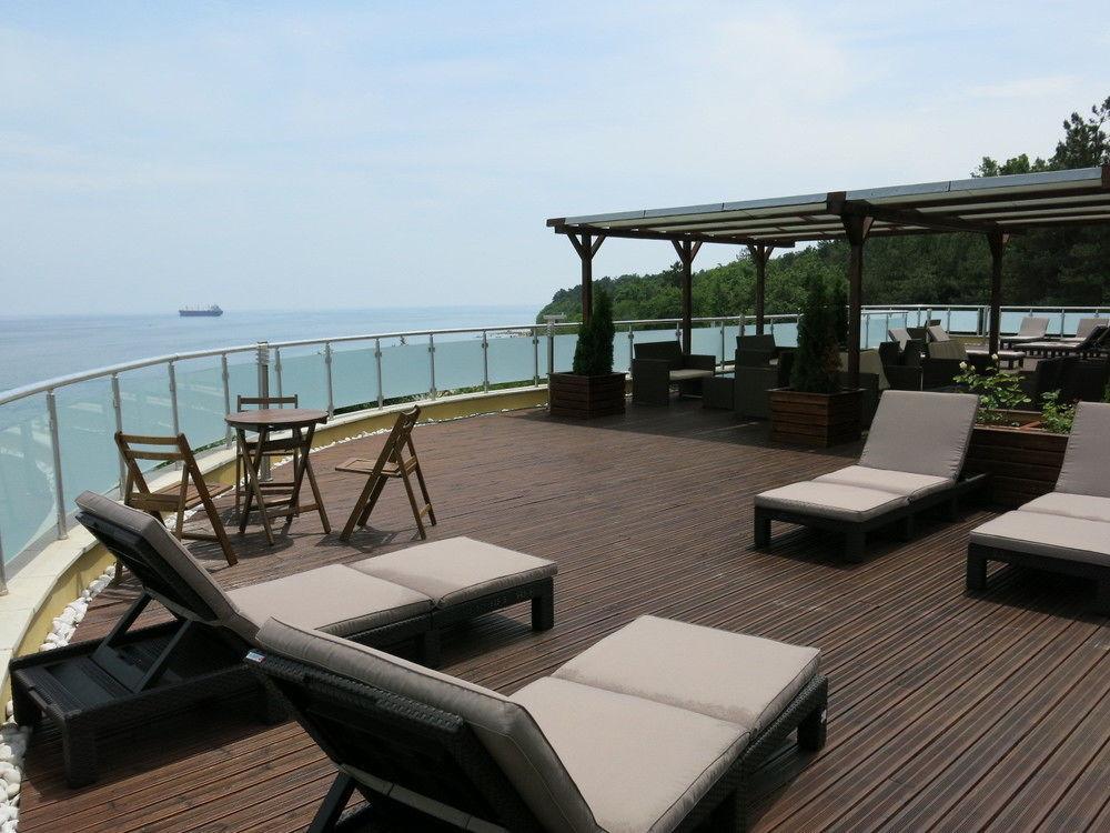 Family Hotel Albizia Beach Varna Bagian luar foto
