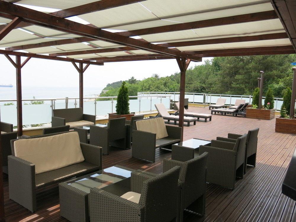 Family Hotel Albizia Beach Varna Bagian luar foto