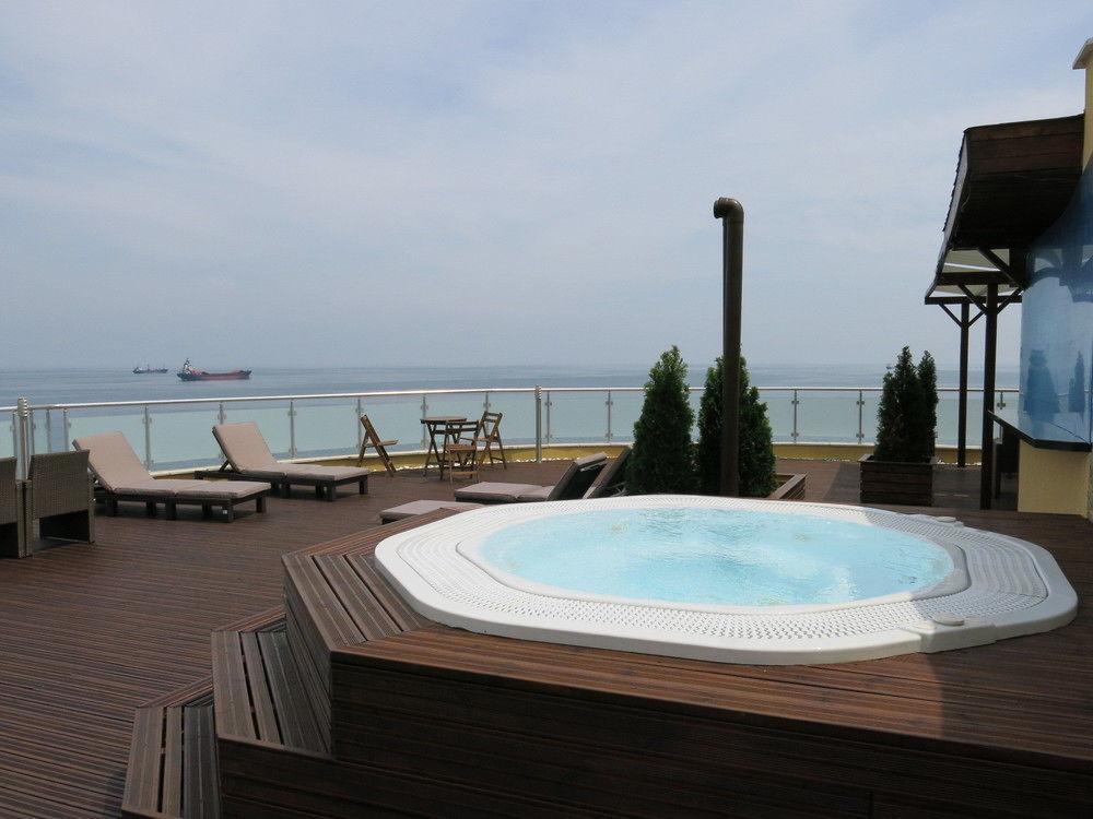 Family Hotel Albizia Beach Varna Bagian luar foto