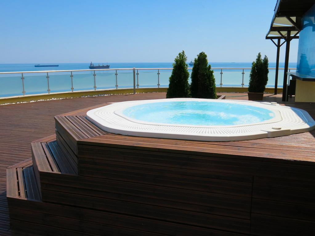 Family Hotel Albizia Beach Varna Bagian luar foto