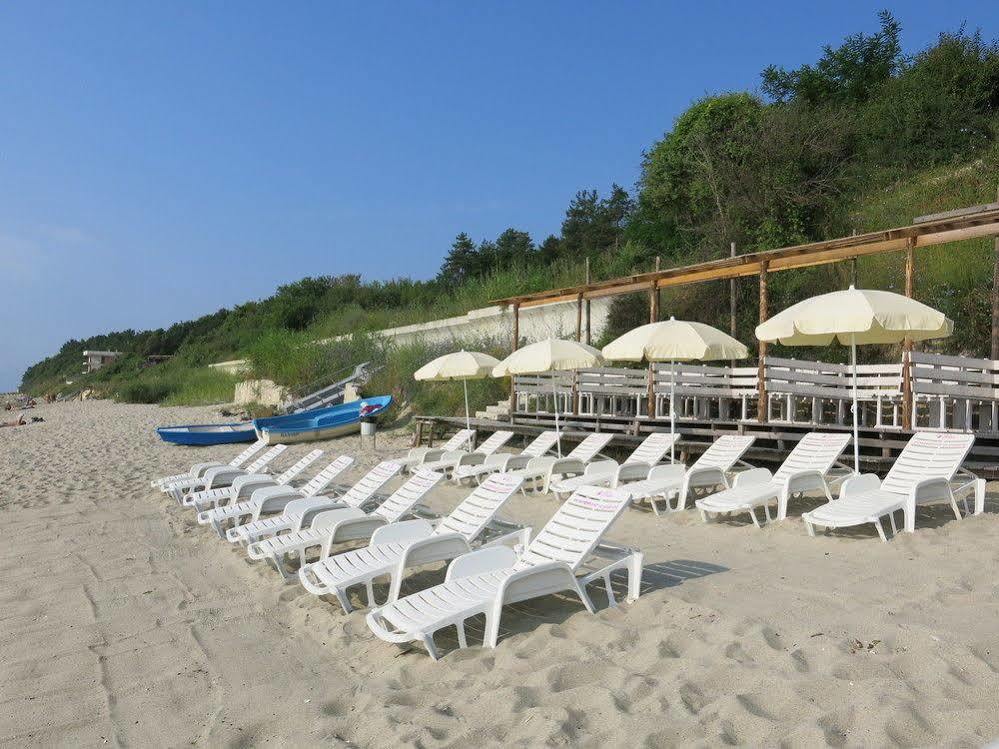 Family Hotel Albizia Beach Varna Bagian luar foto