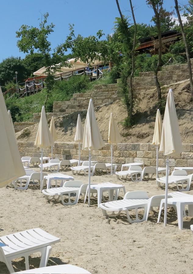Family Hotel Albizia Beach Varna Bagian luar foto
