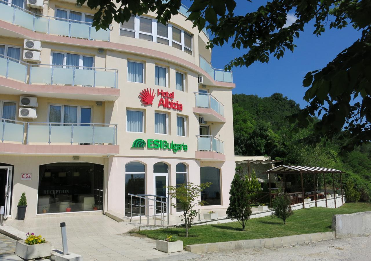 Family Hotel Albizia Beach Varna Bagian luar foto