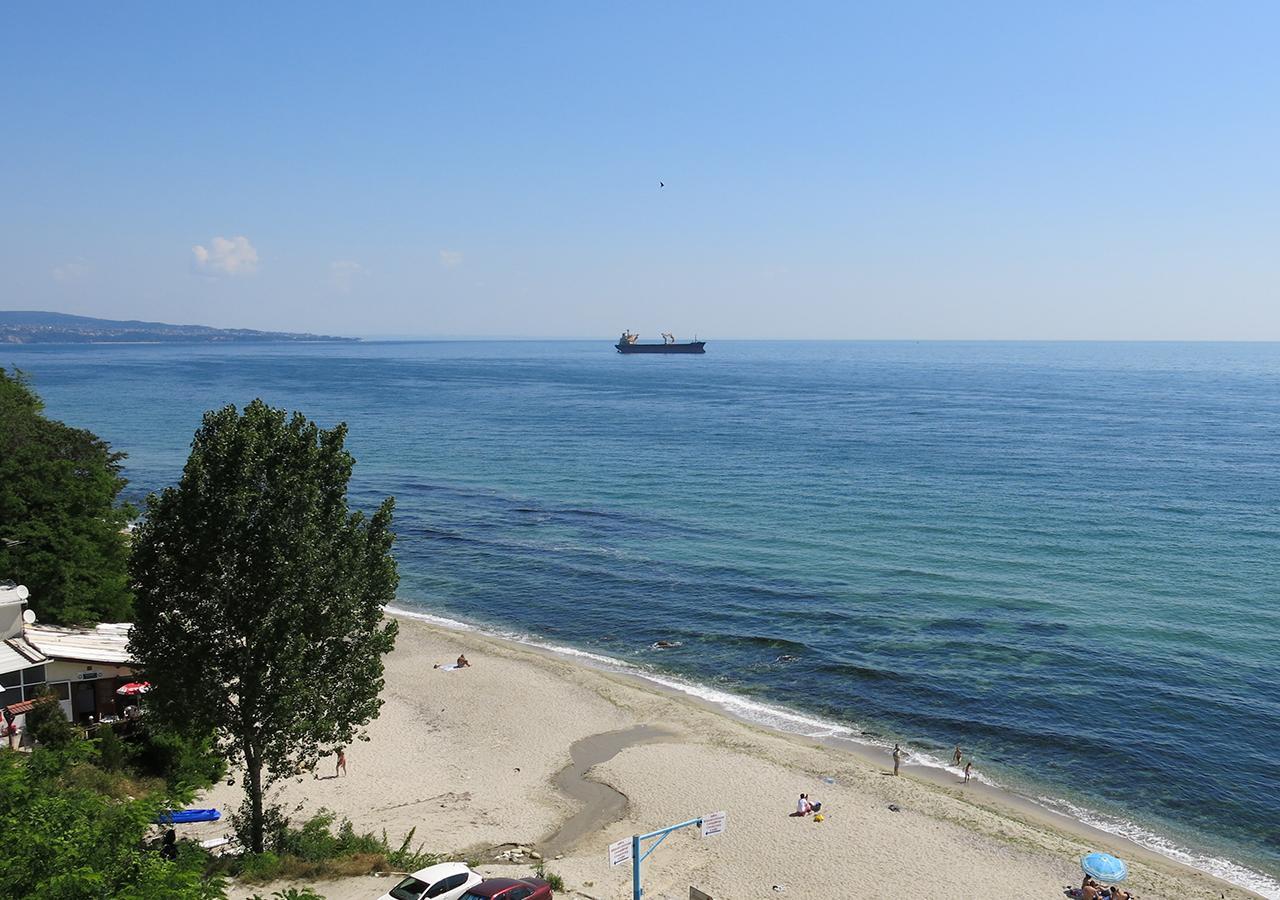 Family Hotel Albizia Beach Varna Bagian luar foto